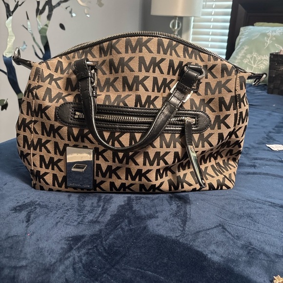 Michael Kors MK Signature Satchel Bag Beige & Black - Picture 1 of 4